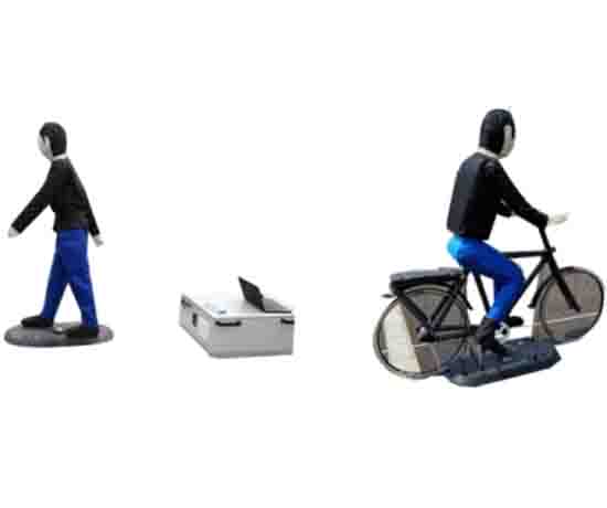 智能網(wǎng)聯(lián)移動假人、假車、交通標志